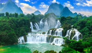 A traveller’s guide to exploring Vietnam by air, by train, by bus and by bike A traveller’s guide to exploring Vietnam by air, by train, by bus and by bike